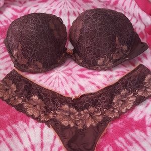 !!!!!SOLD!!!36DDD lace bra and panty set